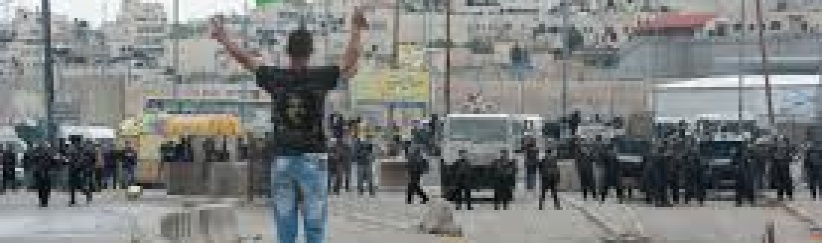 إصابة شاب بجروح خطيرة في مواجهات قرب حاجز قلنديا