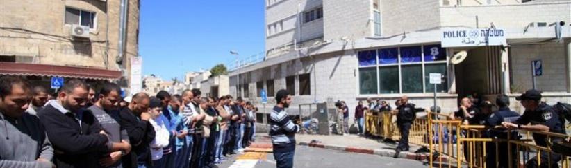 الاحتلال يحرم آلاف المواطنين من أداء صلاة الجمعة في 'الأقصى