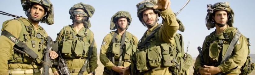 الاحتلال يداهم منازل منفذي عملية 