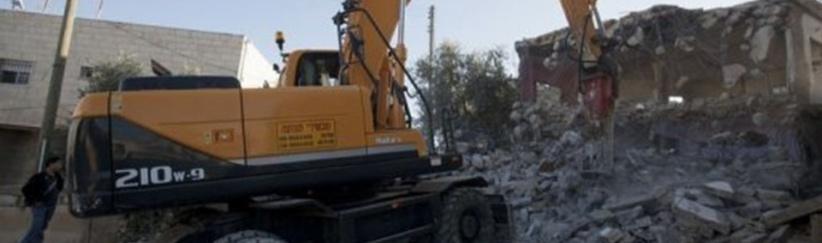الاحتلال يهدم منزلين ويُرجئ هدم ثالث في القدس
