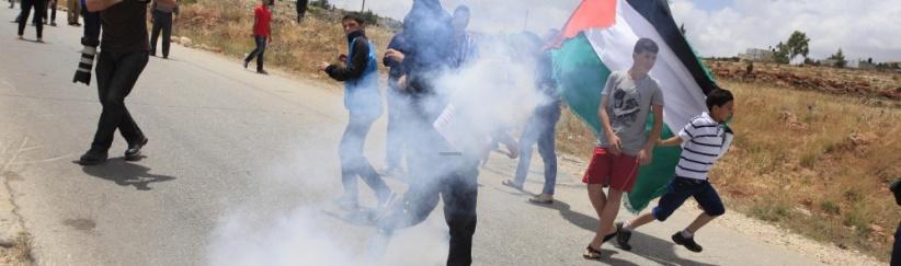 الاحتلال يعتدي على المشاركين في مسيرة كفر قدوم