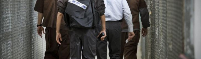 الاحتلال ينقل 120 أسيراً من سجن نفحة إلى 