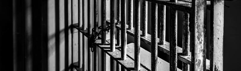 ثلاثة أسرى يتعرضون للضرب والتنكيل خلال اعتقالهم