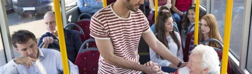 لهذا السبب لا تترك مقعدك لكبار السن في الحافلة