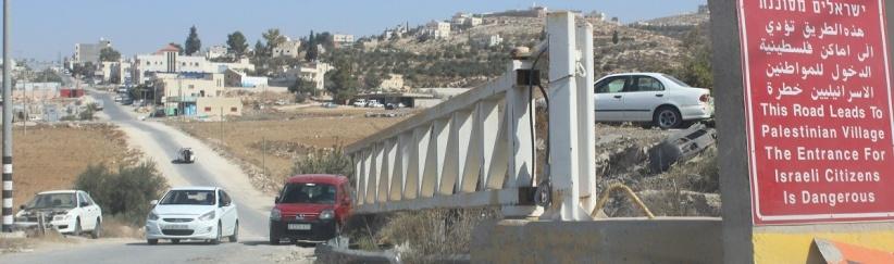 الاحتلال يفتح البوابة العسكرية على مدخل بيت عوا بعد أكثر من شهرين من الإغلاق