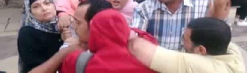 شاهد| ضرب أب مصري من أهل طليقته أثناء رؤية ابنته!