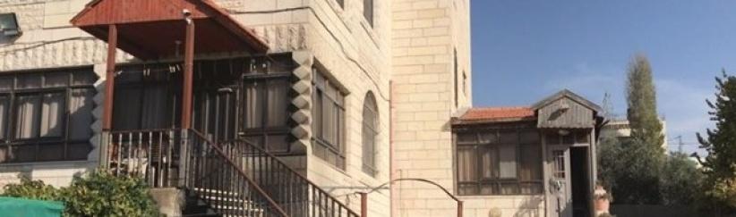 اصابة طفلين بجروح خطيرة باندلاع حريق شمال القدس