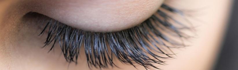 زيوت لتطويل الرموش طبيعياً