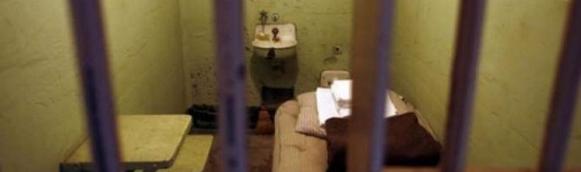 شهادات حية من داخل السجون: جر لمسافات طويلة و احتجاز في زنازين قذرة