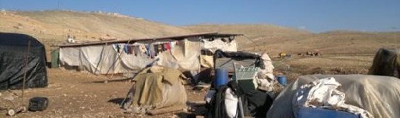 الاحتلال يخطر بهدم غرفتين من الطوب والصفيح جنوب الخليل