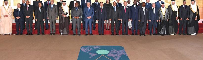 الرئيس يلتقي عددا من الشباب الفلسطينيين المشاركين في منتدى شباب العالم