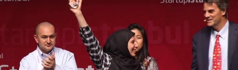 نور الخضري تمثل فوز فلسطين بالمرتبة الثانية في ستارت أب اسطنبول