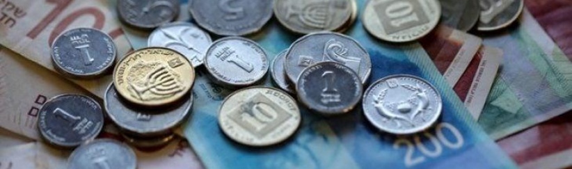 ماذا يعني تراكم الشيكل الإسرائيلي في البنوك الفلسطينية؟