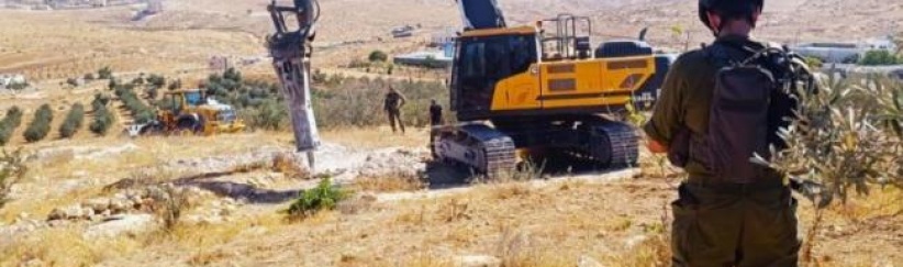 قوات الاحتلال تهدم بركة مياه وغرفة زراعية شمال بيت أمر