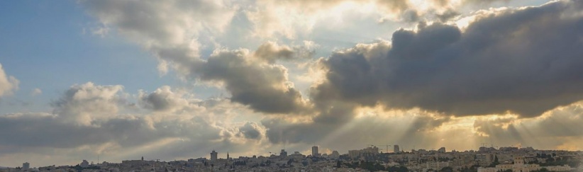 الطقس: ارتفاع على درجات الحرارة وأمطار متفرقة فوق معظم المناطق