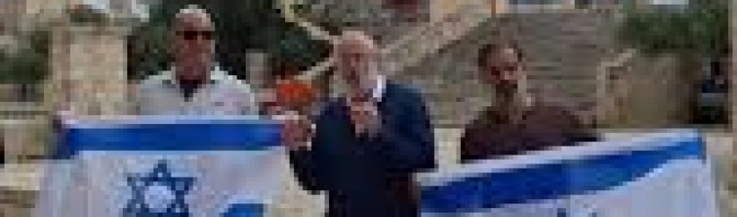 مستوطنون يقتحمون الأقصى ويرفعون علم الاحتلال في باحاته