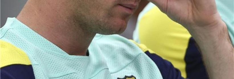 بالصور : رئيس برشلونة يعلن رحيل فيلانوفا عن تدريب الفريق بسبب المرض