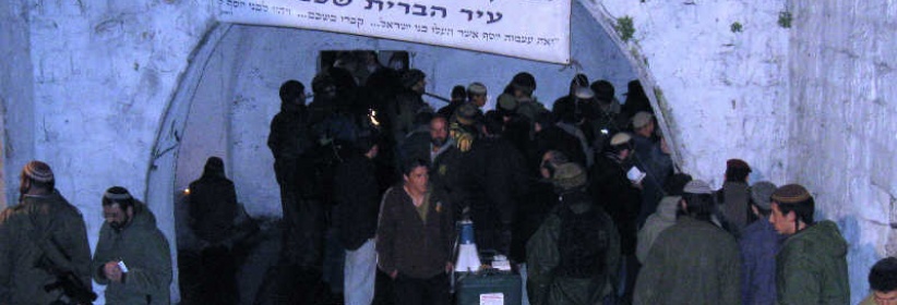 نابلس: مستوطنون يقتحمون قبر يوسف بالمئات