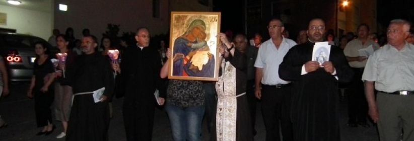 مئات الفلسطينيين يشاركون بمسيرة العذراء في الناصرة