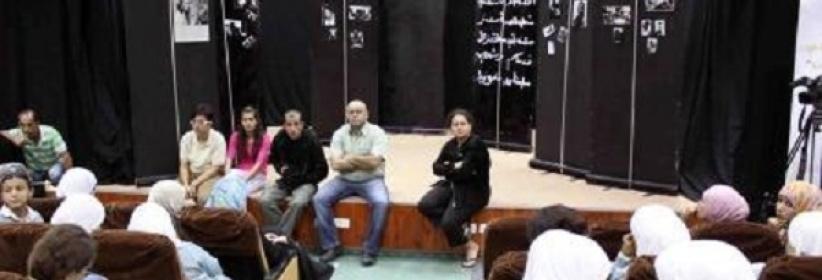 مسرح الحارة وبالشراكة مع مسرح أوغنبلينكس يطلقان مسرحية بعنوان 