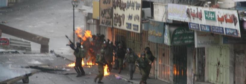 إصابة جندي ومستوطن بجراح في مواجهات بالخليل