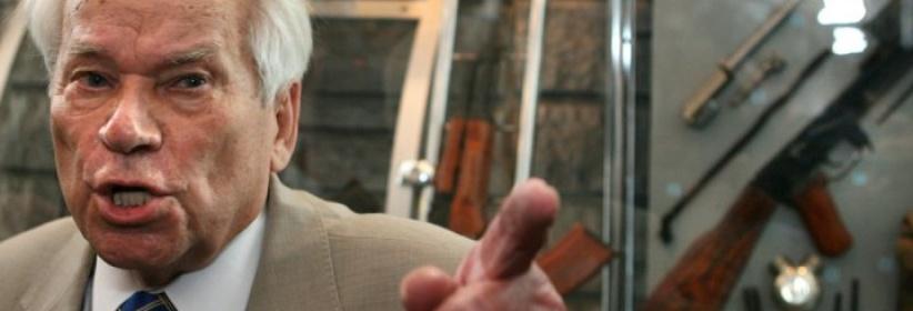 وفاة الروسي ميخائيل كلاشنيكوف مخترع البندقية التي تحمل اسمه