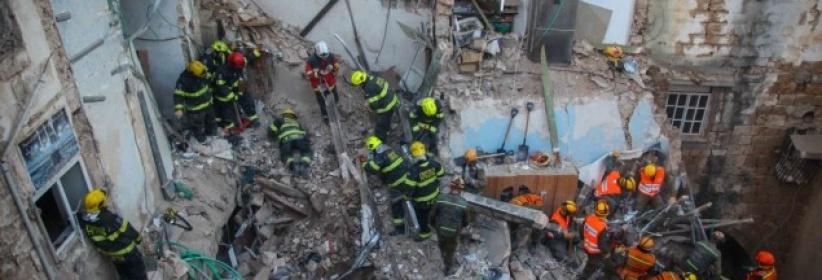 مصرع خمسة فلسطينيين اثر انفجار اسطوانة غاز وانهيار مبنى بمدينة عكا