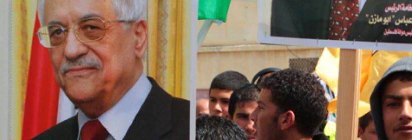مسيرات تعم محافظات الضفة دعما للرئيس محمود عباس