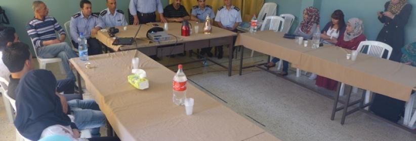الشرطة تفتتح دورة اعداد مرشدين في مجال التوعية والارشاد في مخيم الدهيشة ببيت لحم
