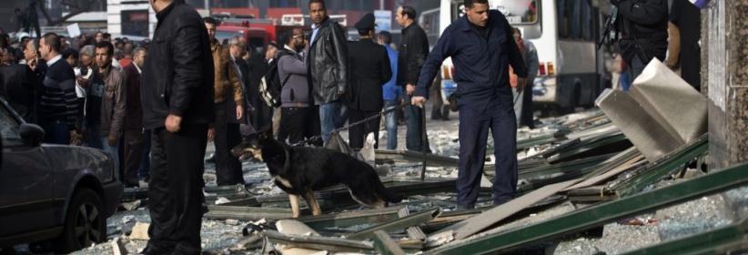 3 انفجارات تهز محيط جامعة القاهرة ومقتل عميد شرطة