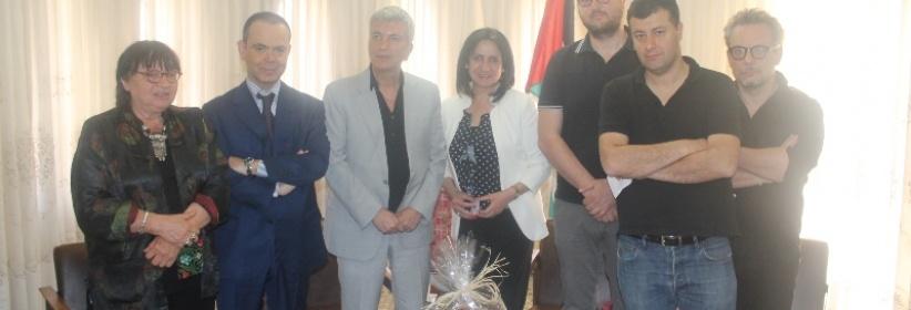 رئيسة بلدية بيت لحم تستقبل محافظ محافظة بوليا في دار البلدية