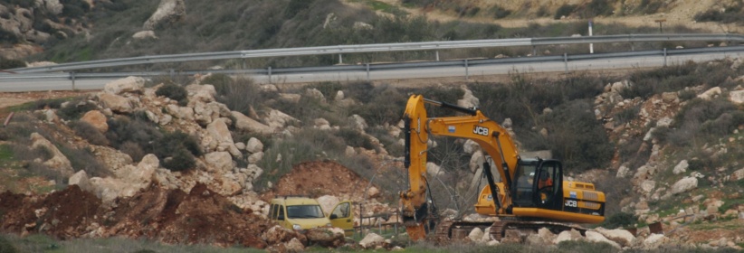 الاحتلال يجرف اراضي زراعية غرب بيت لحم
