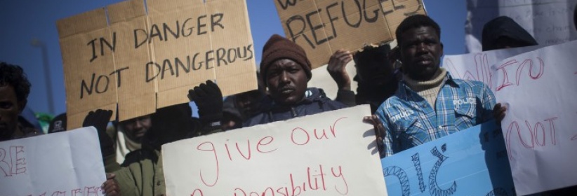 جنود الاحتلال يسرقون العمال الاجانب تحت تهديد السلاح