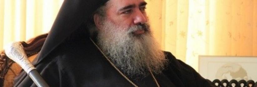 الاحتلال يعتقل المطران عطاالله حنا خلال مسيرة احتجاج امام كنيسة البركة