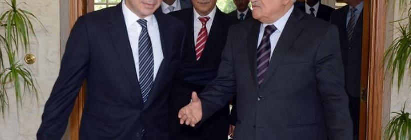 الرئيس يزور الأمير علي بن الحسين في منزله