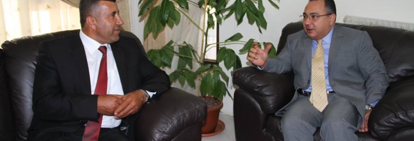 وفد من محافظة الخليل يلتقي السفير المصري