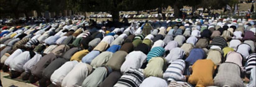 350 ألف مصلٍ يؤدون الجمعة بالأقصى