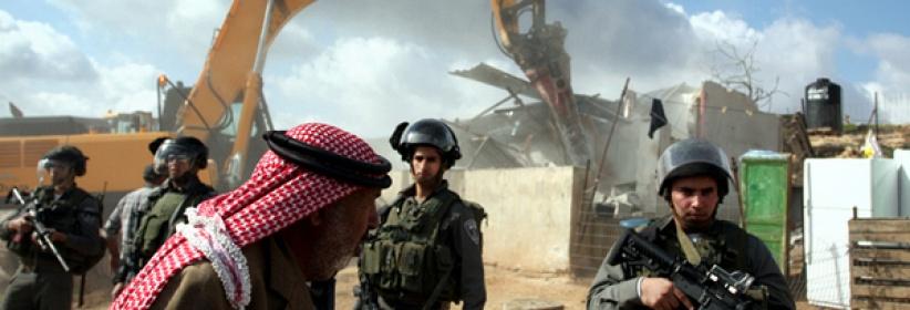 إخطار بهدم منزل في يطا