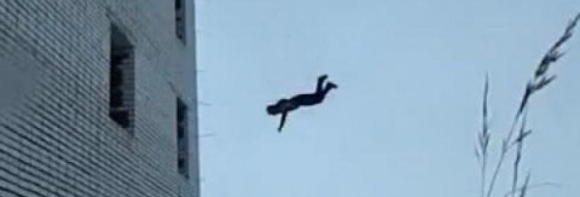 مصرع طفل سقط من الطابق الخامس في الخليل