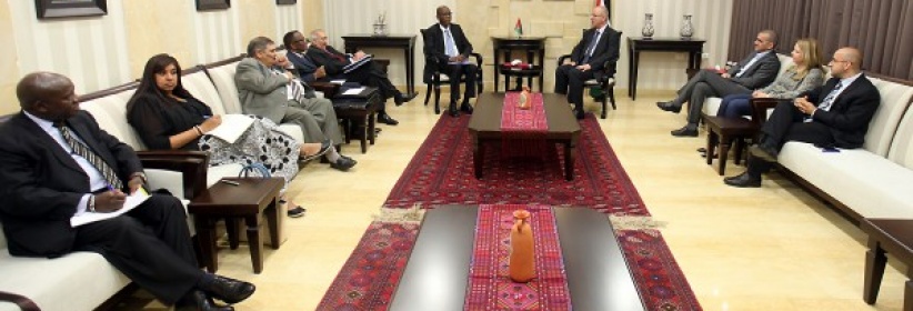 الحمد الله يبحث مع المبعوث الرئاسي الجنوب افريقي للشرق الأوسط آخر التطورات السياسية