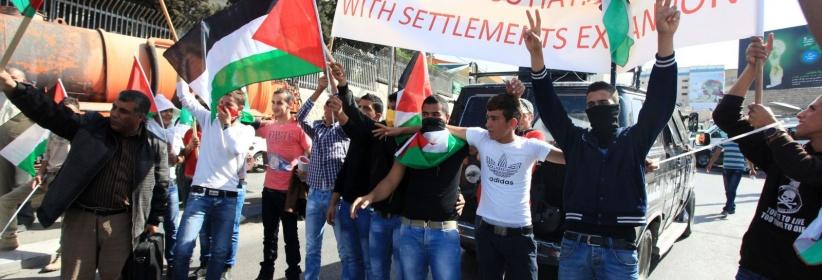 استطلاع: 68% اقتصادهم سيء و54% يعارضون انتفاضة ثالثة