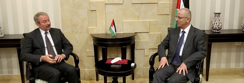الحمد الله يبحث مع رئيس بعثة الرباعية الدولية آخر التطورات