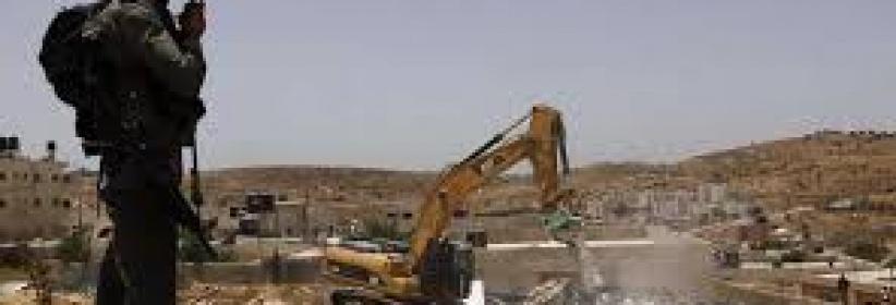 الاحتلال يعتقل طفلا وفتىً ويسلم إخطارات جنوب الخليل