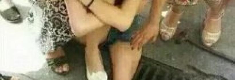 (صــورة) صينية تعلق داخل مصرف مياه لانشغالها بهاتفها المحمول