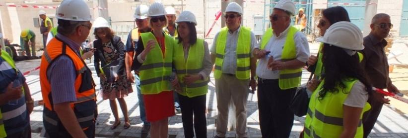 رئيسة بلدية بيت لحم وجوانا منتلو تتفقدان مشروع السوق القديم ومكتب خدمة الجمهور