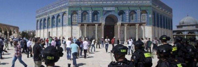 قوة عسكرية نسائية تقتحم الأقصى لقمع المرابطات