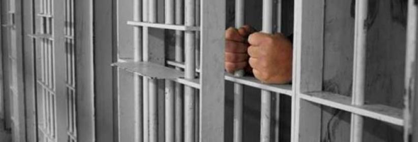 الاحتلال يواصل عزل أسرى في سجن 