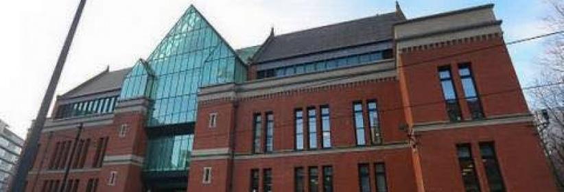 السجن لبريطاني اجبر ابنته على الزواج في عيد ميلادها الـ 14