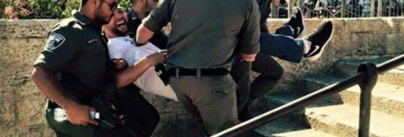 جنود الاحتلال يعتدون بالضرب على شاب مقدسي