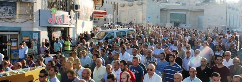 مئات المواطنين يشيعون جثمان المواطنة امل عودة من بيت ساحور